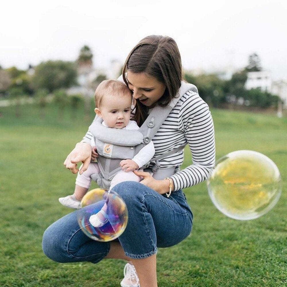 Porte Bébé - BreathBabyBag™ - Gris - Le Petit Colimaçon